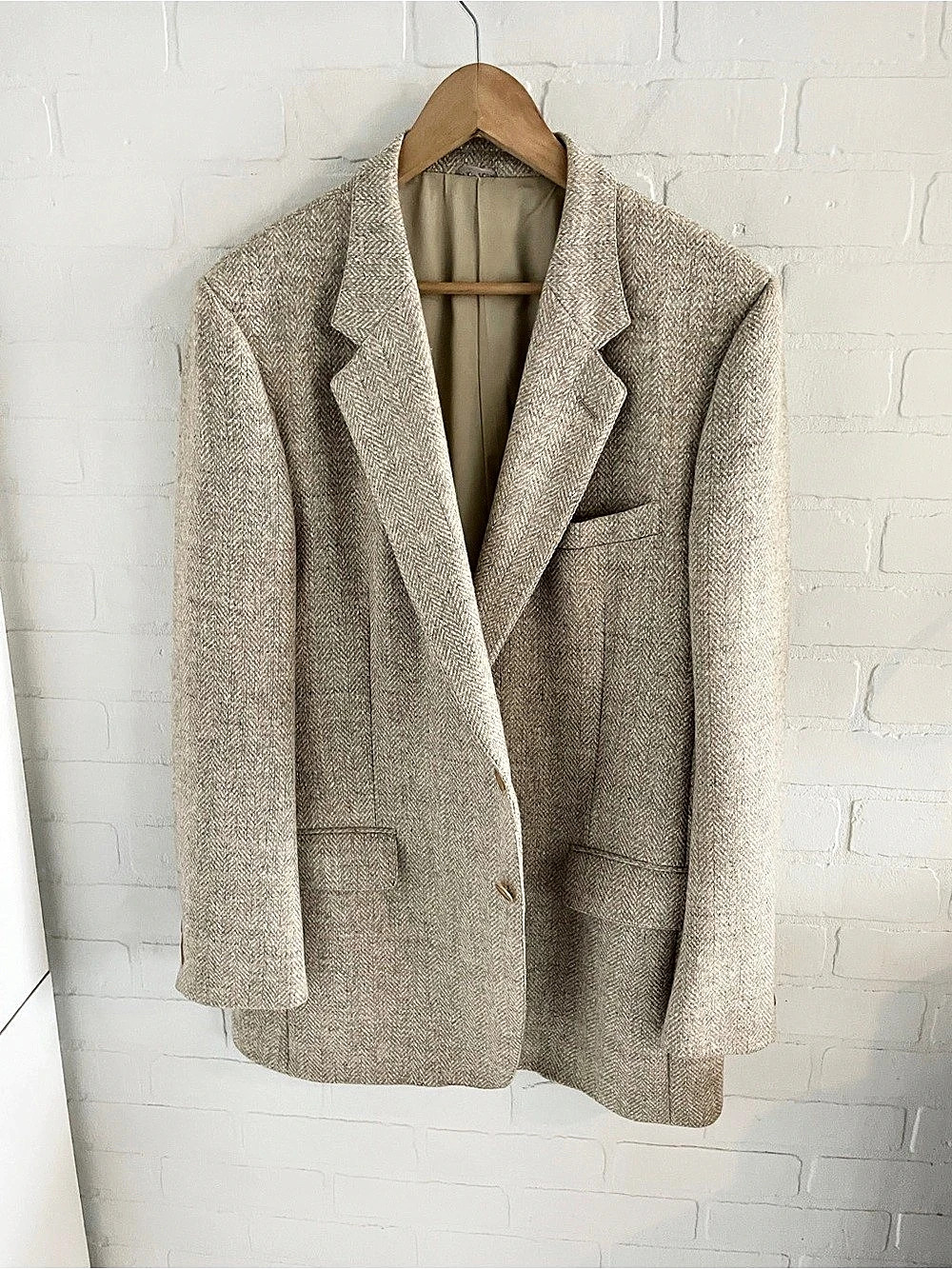 Herringbone Wool Silk Blazer in Beige Like New